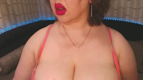 Snapshot of lipsaddiction chatting on 02/12/25, 03:49 LIpsAddiction online show from 02/12/25, 03:49