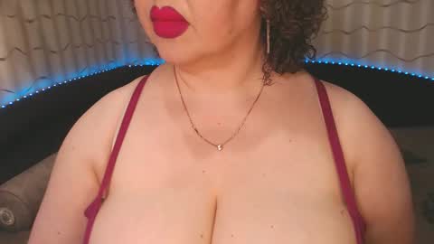 Snapshot of lipsaddiction chatting on 02/16/25, 02:10 LIpsAddiction online show from 02/16/25, 02:10