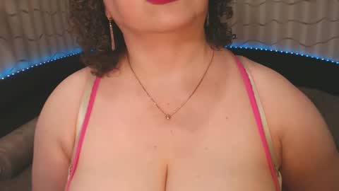 Snapshot of lipsaddiction chatting on 02/17/25, 01:42 LIpsAddiction online show from 02/17/25, 01:42