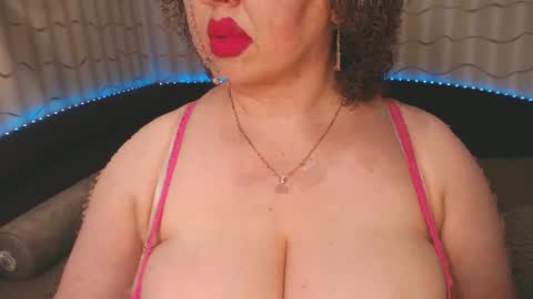 Snapshot of lipsaddiction chatting on 02/18/25, 12:15 LIpsAddiction online show from 02/18/25, 12:15