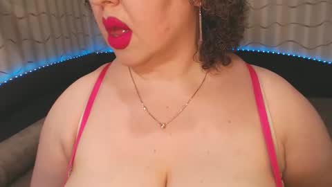 Snapshot of lipsaddiction chatting on 02/19/25, 02:01 LIpsAddiction online show from 02/19/25, 02:01