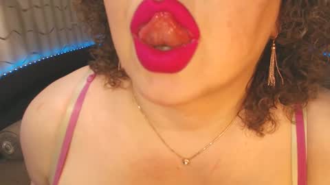 Snapshot of lipsaddiction chatting on 03/04/25, 12:18 LIpsAddiction online show from 03/04/25, 12:18