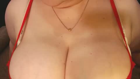 Snapshot of lipsaddiction chatting on 10/21/25, 01:56 LIpsAddiction online show from 10/21/25, 01:56