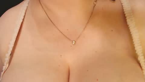 Snapshot of lipsaddiction chatting on 11/05/25, 11:38 LIpsAddiction online show from 11/05/25, 11:38