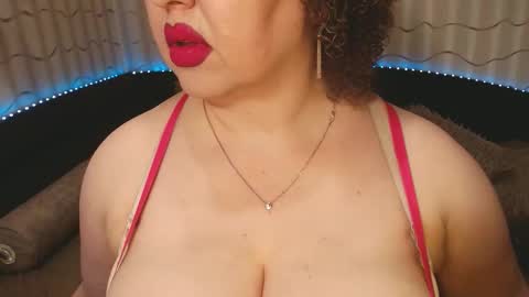 Snapshot of lipsaddiction chatting on 11/11/25, 03:01 LIpsAddiction online show from 11/11/25, 03:01