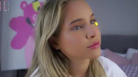 Amelia online show from 12/04/25, 01:15