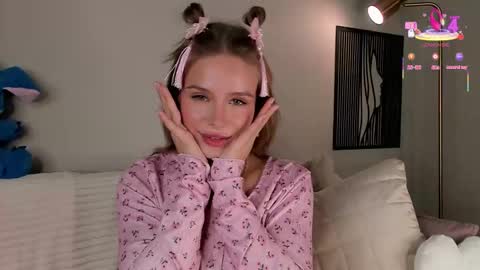 Lina online show from 09/15/25, 01:05