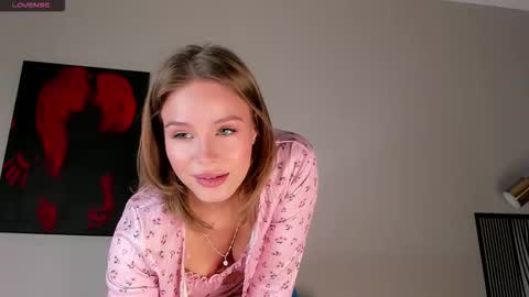 Lina online show from 09/18/25, 01:18