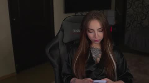 Snapshot of lis_silver chatting on 11/12/25, 11:21 Lisa online show from 11/12/25, 11:21