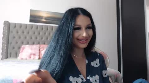 Lisa online show from 10/18/25, 07:47