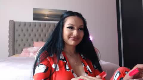 Lisa online show from 11/30/25, 08:35