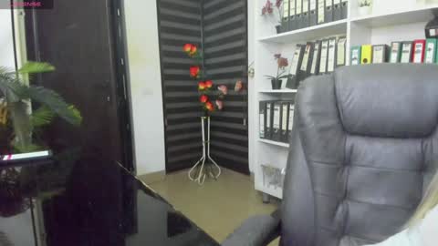 Snapshot of lisa2018 chatting on 10/18/25, 02:03 lisa online show from 10/18/25, 02:03