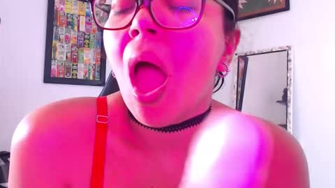 Lisa3 online show from 10/25/25, 01:51