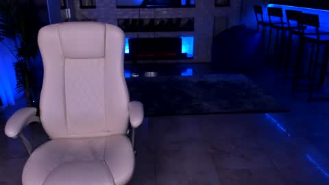 Snapshot of lisa_elfy chatting on 01/27/25, 04:43 lisa_elfy online show from 01/27/25, 04:43