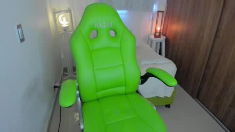 Snapshot of lisa_gerrard_ chatting on 03/08/25, 05:54 Lisa  online show from 03/08/25, 05:54