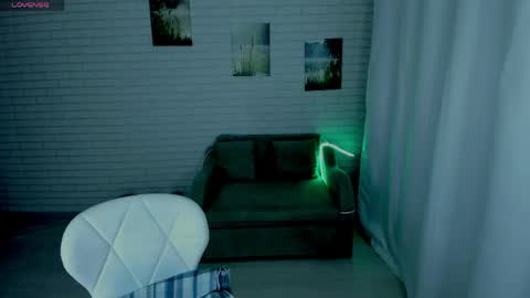 Snapshot of lisa_ree_ chatting on 06/11/26, 12:32 lisa online show from 06/11/26, 12:32