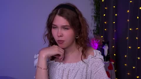  Lisa  online show from 11/09/25, 09:13