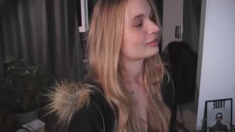 Snapshot of lisa_schiele chatting on 10/27/25, 08:13 Elisabeth or Lisa online show from 10/27/25, 08:13