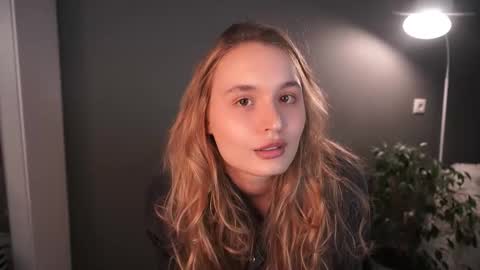 Snapshot of lisa_schiele chatting on 11/19/25, 08:31 Elisabeth or Lisa online show from 11/19/25, 08:31