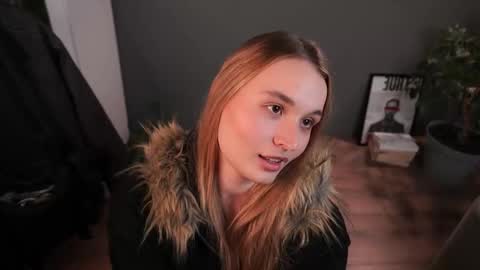 Snapshot of lisa_schiele chatting on 11/22/25, 08:19 Elisabeth or Lisa online show from 11/22/25, 08:19