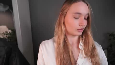 Snapshot of lisa_schiele chatting on 11/23/25, 08:41 Elisabeth or Lisa online show from 11/23/25, 08:41