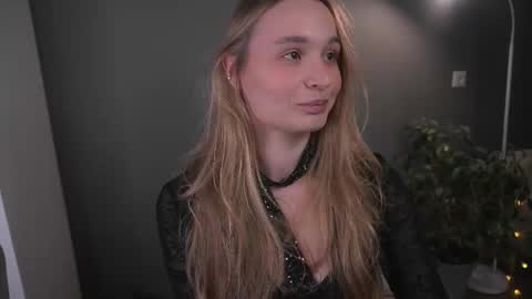 Elisabeth or Lisa online show from 12/19/25, 08:38