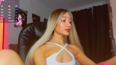 Lisa online show from 12/14/25, 02:00