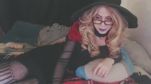 Lisa Tyler online show from 10/25/25, 07:05