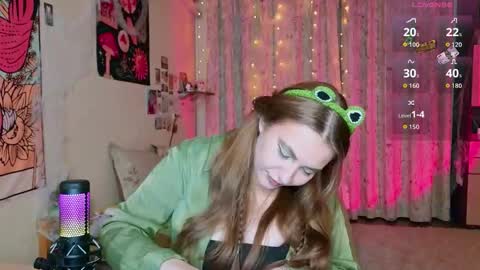 Snapshot of lisacase chatting on 10/13/25, 04:07 LisaCase online show from 10/13/25, 04:07