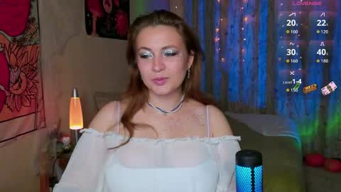 Snapshot of lisacase chatting on 10/21/25, 12:39 LisaCase online show from 10/21/25, 12:39