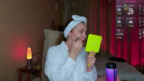 Snapshot of lisacase chatting on 11/28/25, 03:04 LisaCase online show from 11/28/25, 03:04