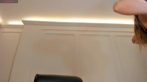 Snapshot of lisaflowersx chatting on 03/05/26, 11:06 Lisa Flowers online show from 03/05/26, 11:06