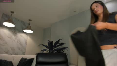 Snapshot of lisaflowersx chatting on 03/23/26, 10:52 Lisa Flowers online show from 03/23/26, 10:52