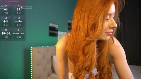 Snapshot of lisafoxy_ chatting on 04/19/26, 12:11 Lisa online show from 04/19/26, 12:11