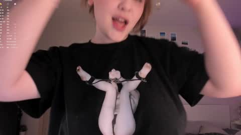 -Lisa- Help me to reach 100 thumbs up3 online show from 12/25/24, 12:26