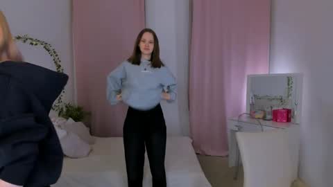 Lisa blonde  Alisa brunette online show from 04/12/26, 07:08