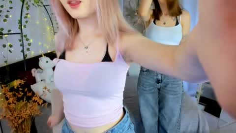 Lisa blonde  Alisa brunette online show from 04/17/26, 06:33