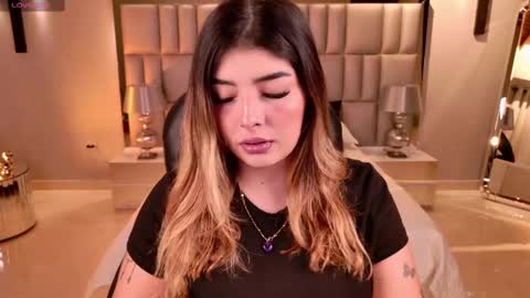 LISA MONROE online show from 11/11/25, 08:31