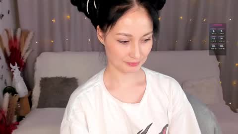 Snapshot of lisamooore chatting on 02/15/25, 03:28 Lisa Moore online show from 02/15/25, 03:28