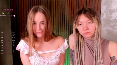 Snapshot of lisanelsona chatting on 12/21/24, 01:36 Hello our names are Kate and Alice this is our first day here. online show from 12/21/24, 01:36