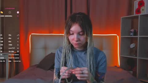 Snapshot of lisanelsona chatting on 01/10/25, 01:10 Hello our names are Kate and Alice this is our first day here. online show from 01/10/25, 01:10