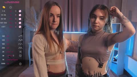 Snapshot of lisanelsona chatting on 01/14/25, 01:04 Hello our names are Kate and Alice this is our first day here. online show from 01/14/25, 01:04