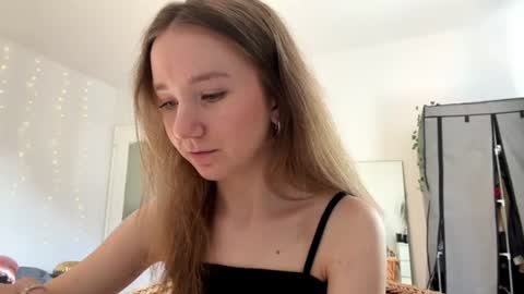Snapshot of lisasmall chatting on 06/14/26, 04:09 lisasmall online show from 06/14/26, 04:09