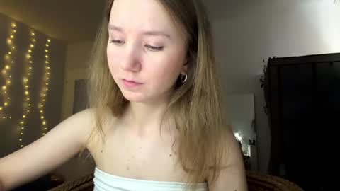 Snapshot of lisasmall chatting on 06/18/26, 06:12 lisasmall online show from 06/18/26, 06:12