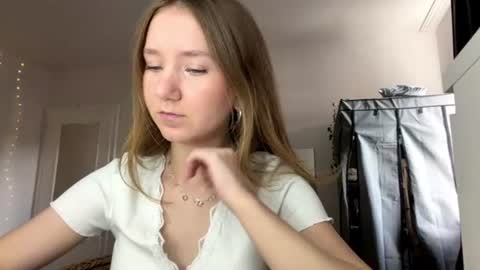 Snapshot of lisasmall chatting on 07/19/26, 04:44 lisasmall online show from 07/19/26, 04:44