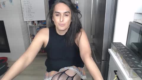 Lisette LaRoche online show from 12/02/25, 05:02