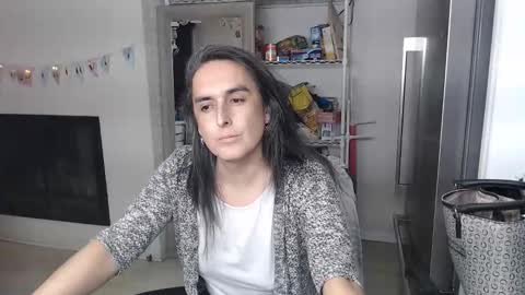 Lisette LaRoche online show from 12/03/25, 01:13