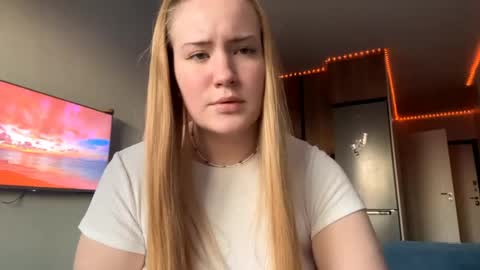 Snapshot of lisi_kiss_ chatting on 05/24/26, 06:13 Aurora online show from 05/24/26, 06:13