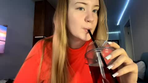 Snapshot of lisi_kiss_ chatting on 05/26/26, 05:53 Aurora online show from 05/26/26, 05:53