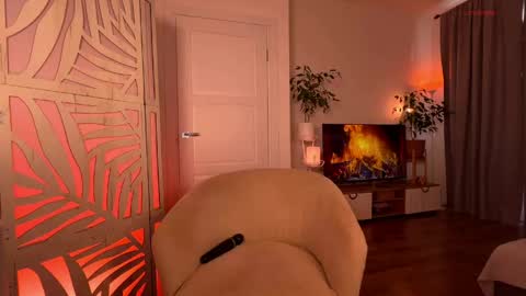 Snapshot of liss_n_gloss chatting on 04/17/26, 11:02 Lisa online show from 04/17/26, 11:02